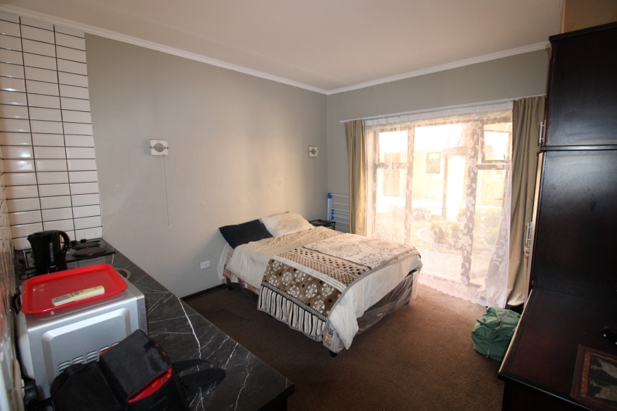 1 Bedroom Property for Sale in Vredenhof Sh Free State